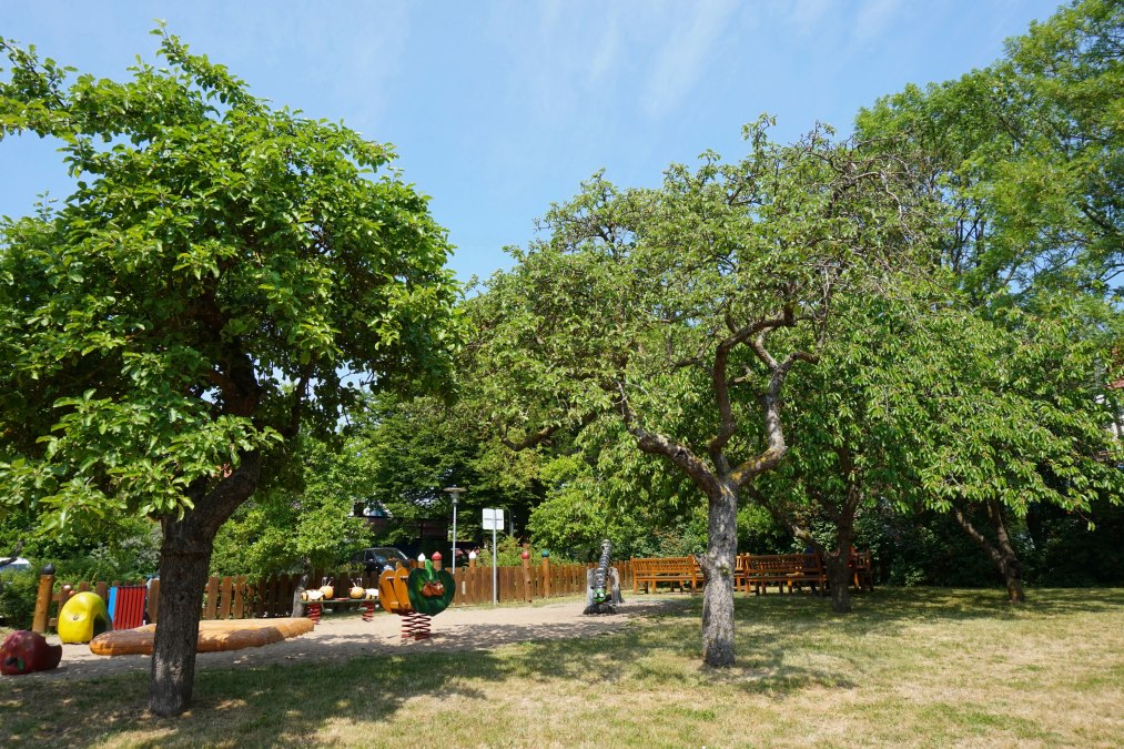 Obstgarten mit Spielplatz hinter dem Haus des Gastes, © Cindy Wohlrab / KVW Wustrow