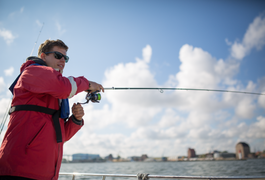 Drillvergn&uuml;gen beim Angeln auf den Boddengew&auml;ssern oder der Ostsee in Mecklenburg-Vorpommern, &copy; TMV/Laeufer
