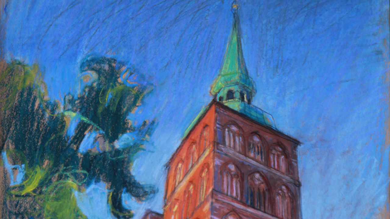 Getekende kerktoren met groene boomtop voor een blauwe lucht // &copy; Hilmar Noerenberg