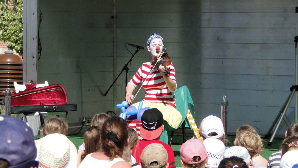 &copy; Viola R&auml;usche