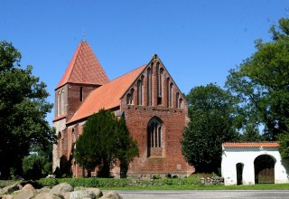 Au&szlig;enansicht der Kirche, &copy; Sabrina Wittkopf-Schade