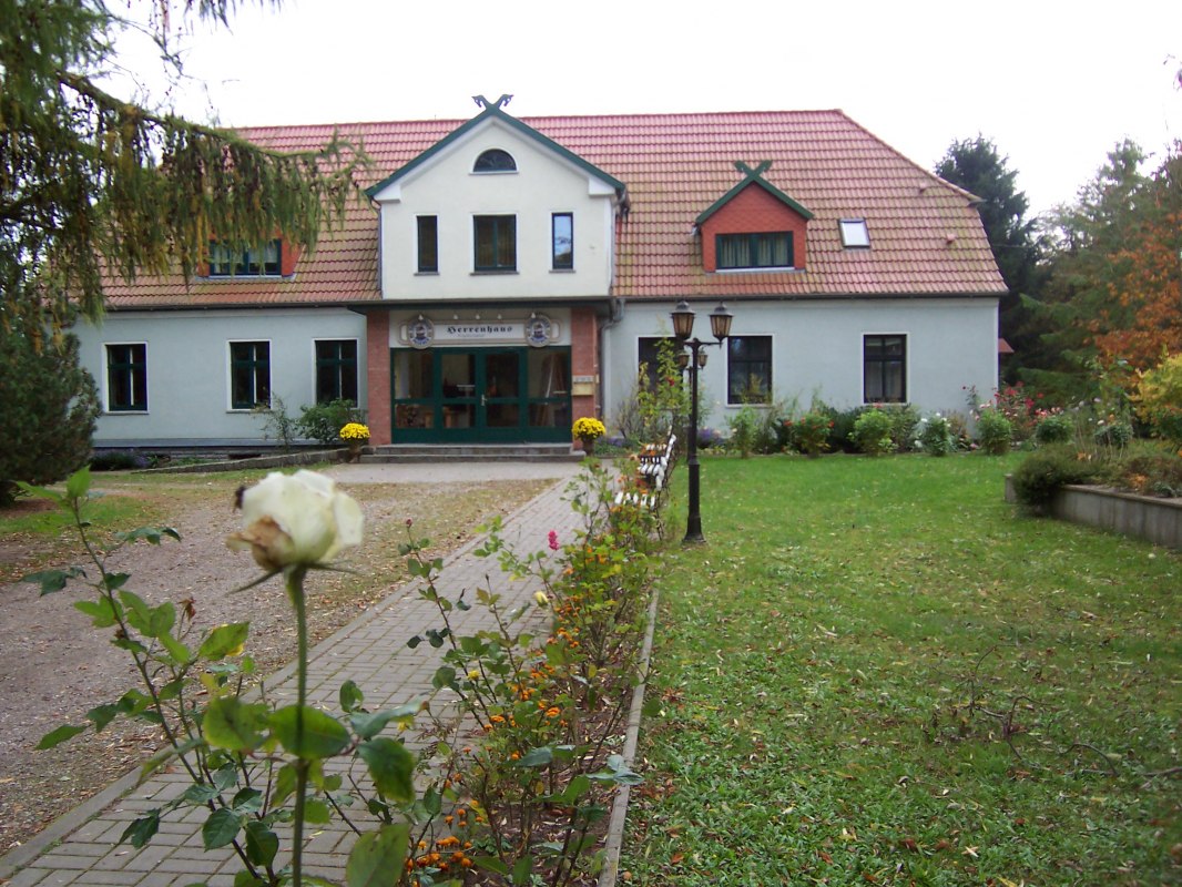 Herrenhaus Friedrichshof - Einfahrt // © Herrenhaus Friedrichshof Herrenhaus Friedrichshof - Einfahrt // © Herrenhaus Friedrichshof