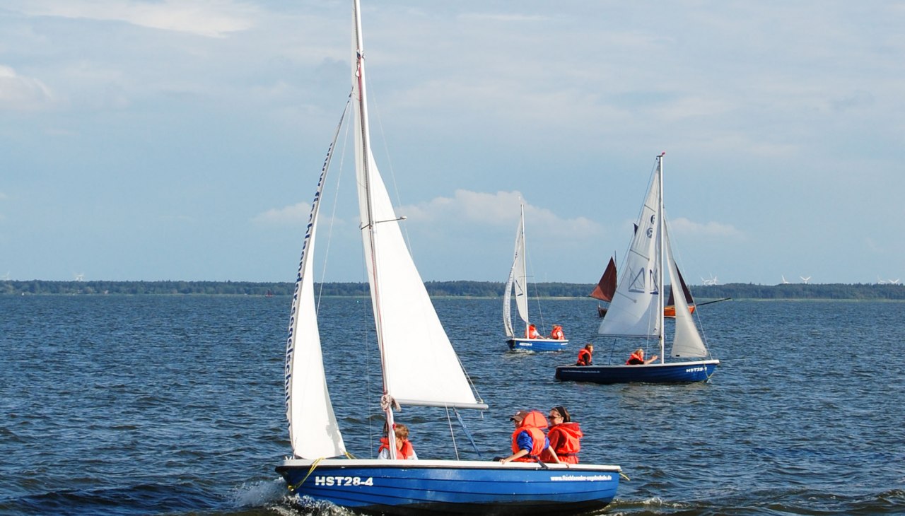 Jollensegelkurs in der Fischländer Segelschule, © Fischländer Segelschule Jollensegelkurs in der Fischländer Segelschule, © Fischländer Segelschule