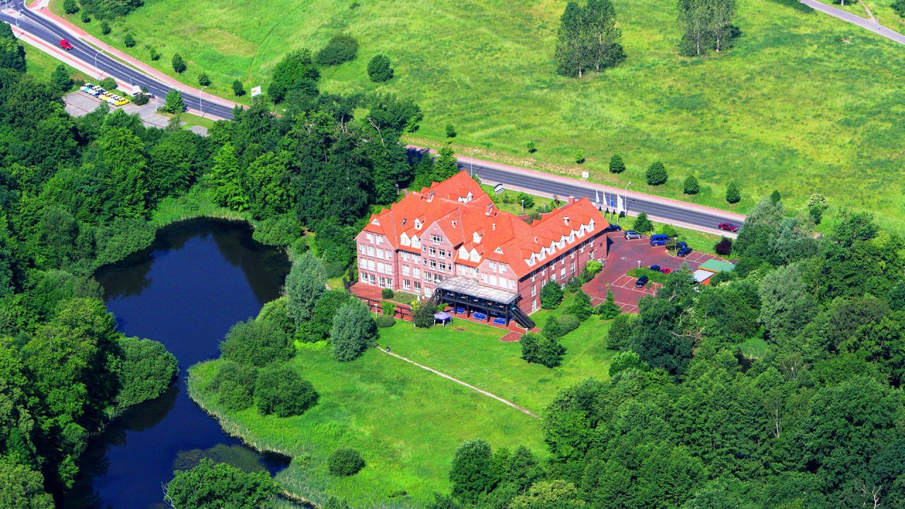 Luftaufnahme vom Hotel // © The Royal Inn Park Hotel Fasanerie Luftaufnahme vom Hotel // © The Royal Inn Park Hotel Fasanerie