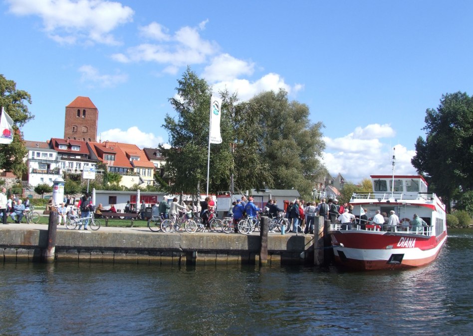 Veerboot Diana bij de stenen pier, &copy; Weisse Flotte M&uuml;ritz