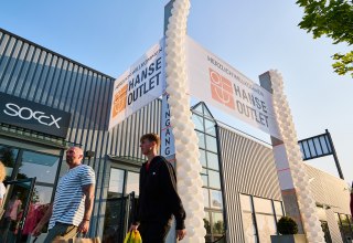 Eingang West vom Hanse Outlet // &copy; Outlet Evolution Services GmbH