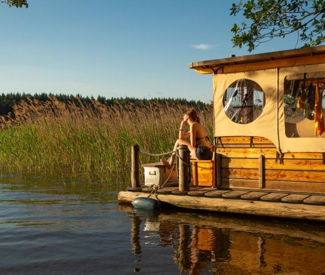 Was gibt es schöneres, als auf dem Floß ein Sonnenbad zu genießen // © MV-T/Myroad Was gibt es schöneres, als auf dem Floß ein Sonnenbad zu genießen // © MV-T/Myroad
