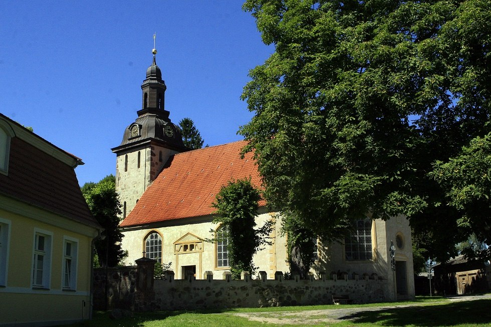 Au&szlig;enansicht der Kirche // &copy; Sabrina Wittkopf-Schade