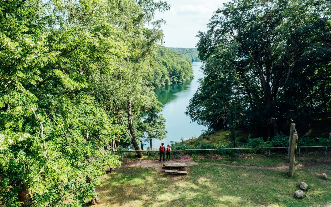 Wandern auf dem Naturparkweg entlang des Schmalen Luzins, &copy; TMV/G&auml;nsicke