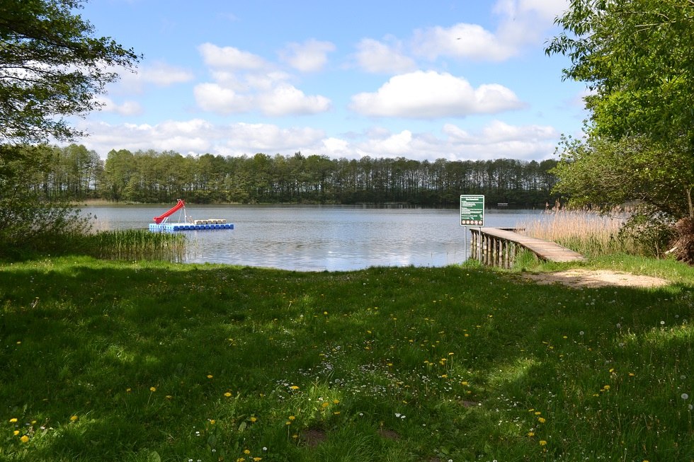Blick auf den See mit Strand, Steg und Liegewiese, © Lutz Werner Blick auf den See mit Strand, Steg und Liegewiese, © Lutz Werner
