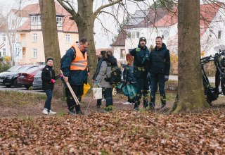 Helfer sammeln M&uuml;ll, &copy; Rostock M&uuml;llfrei e.V.