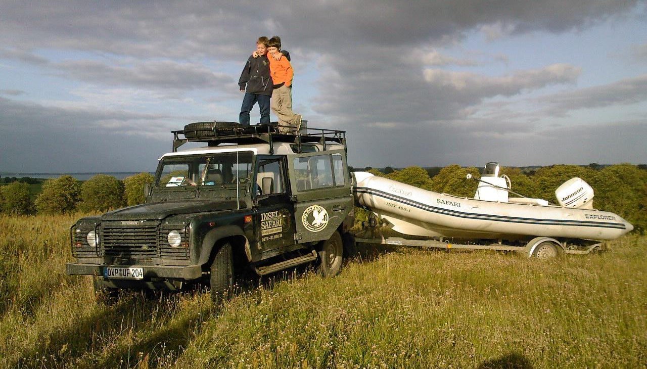 Die kleinen Safarig&auml;ste auf dem Landrover, &copy; Gunnar Fiedler