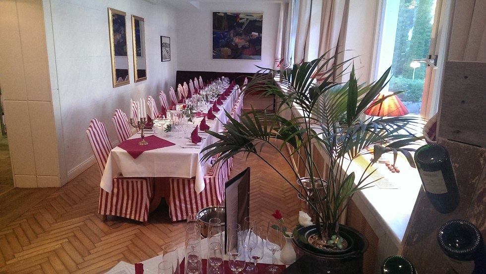 Bankettafel in het restaurant // &copy; Manuel Kroiss