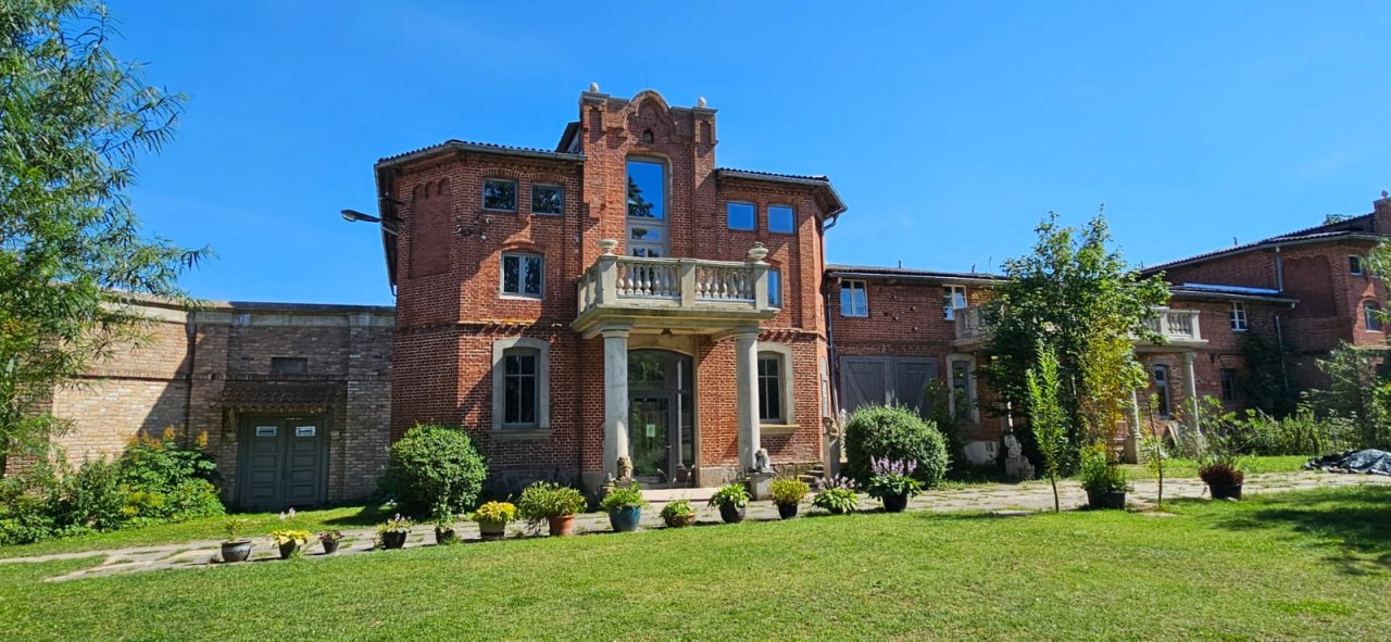 Voormalige landgoedstallen... // &copy; Gudrun Pru&szlig; 2025