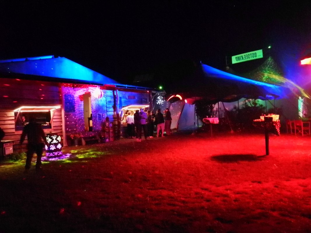 Ostseekino abends // &copy; Rainer Buchholz
