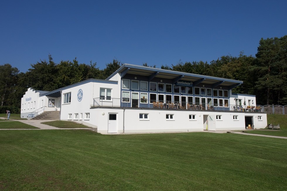 Das Vereinshaus auf dem Gel&auml;nde des Waldstadions. // &copy; Frank Burger
