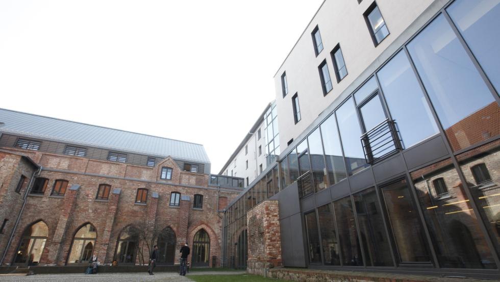 Innenhof der Hochschule für Musik und Theater Rostock // © Landesmarketing MV Innenhof der Hochschule für Musik und Theater Rostock // © Landesmarketing MV