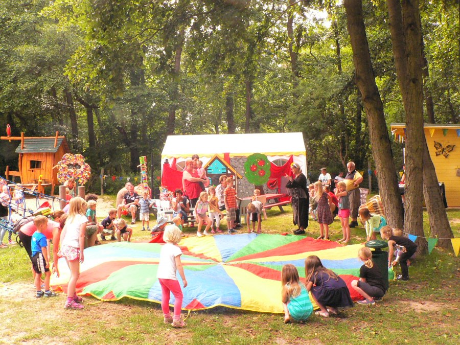 Familienprogramm mit Lilli Wünschebaum, © (c) Kurverwaltung Ückeritz Familienprogramm mit Lilli Wünschebaum, © (c) Kurverwaltung Ückeritz