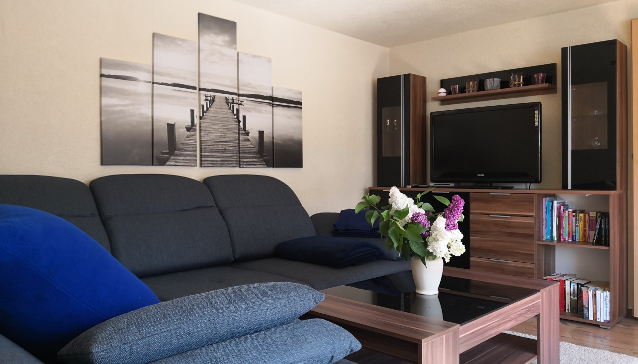 Wohnzimmer mit ausziehbarem Sofa, &copy; Katalin Kocsis