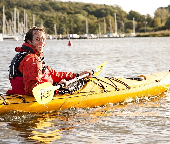 Paddler vor dem Hafen Ralswiek // © Tourismuszentrale Rügen GmbH Paddler vor dem Hafen Ralswiek // © Tourismuszentrale Rügen GmbH