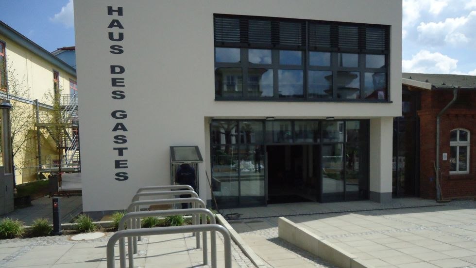 Stufenloser Zugang zum Haus des Gastes in Zinnowitz, © TMV Stufenloser Zugang zum Haus des Gastes in Zinnowitz, © TMV