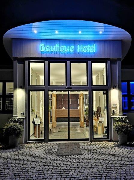 Dem Hotelgast wird neben dem Kunstgenuss eine mondän-urbane Architektur im ganzen Haus geboten. // © Jörn Gattig Dem Hotelgast wird neben dem Kunstgenuss eine mondän-urbane Architektur im ganzen Haus geboten. // © Jörn Gattig