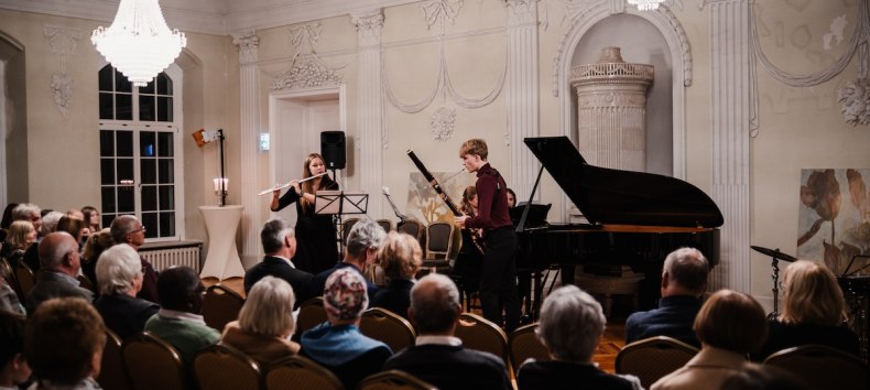 Yaro Konzert im Schloss Vietgest zum Schlösserherbst // © Sebastian Hugo Scholz-Witzel Yaro Konzert im Schloss Vietgest zum Schlösserherbst // © Sebastian Hugo Scholz-Witzel