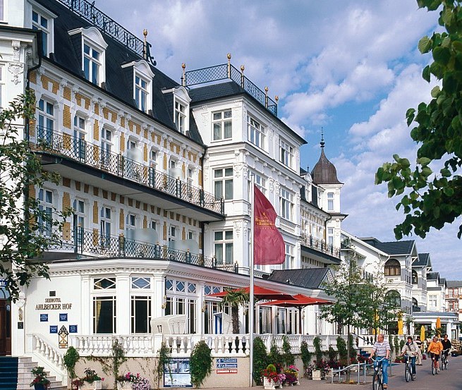 Die strahlend weiße Bäderarchitektur auf Usedom ist ein ganz besonderer Blickfang // © MV-T/Grundner Die strahlend weiße Bäderarchitektur auf Usedom ist ein ganz besonderer Blickfang // © MV-T/Grundner