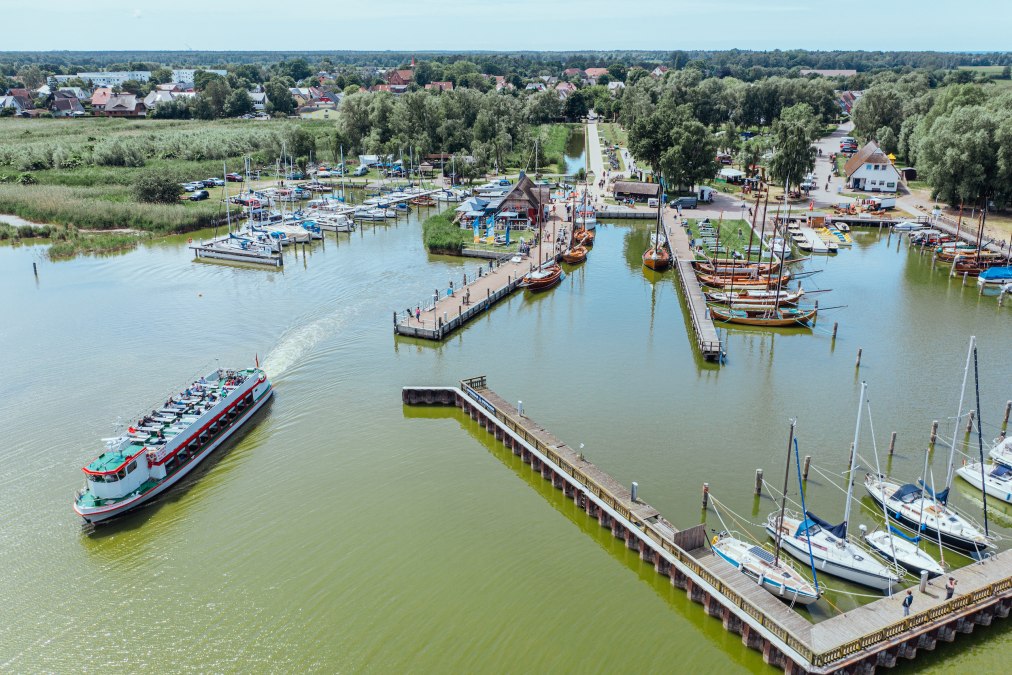Blick auf den Hafen Dierhagen aus der Luft, © TMV/Gänsicke Blick auf den Hafen Dierhagen aus der Luft, © TMV/Gänsicke