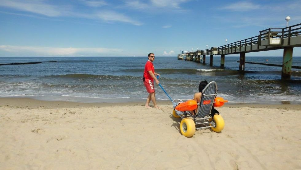 Strandrollstuhl in Koserow auf Usedom // © Kurverwaltung Koserow Strandrollstuhl in Koserow auf Usedom // © Kurverwaltung Koserow