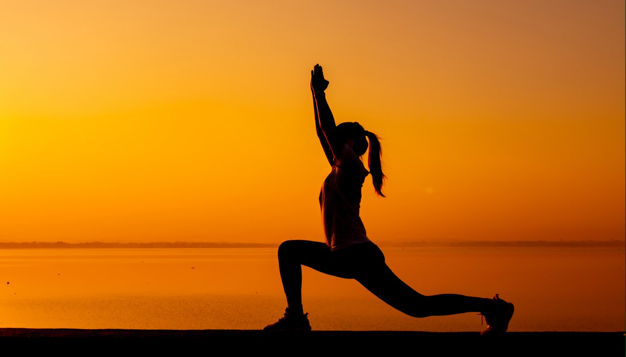 Kurs: Yoga am Strand, &copy; shutterstock