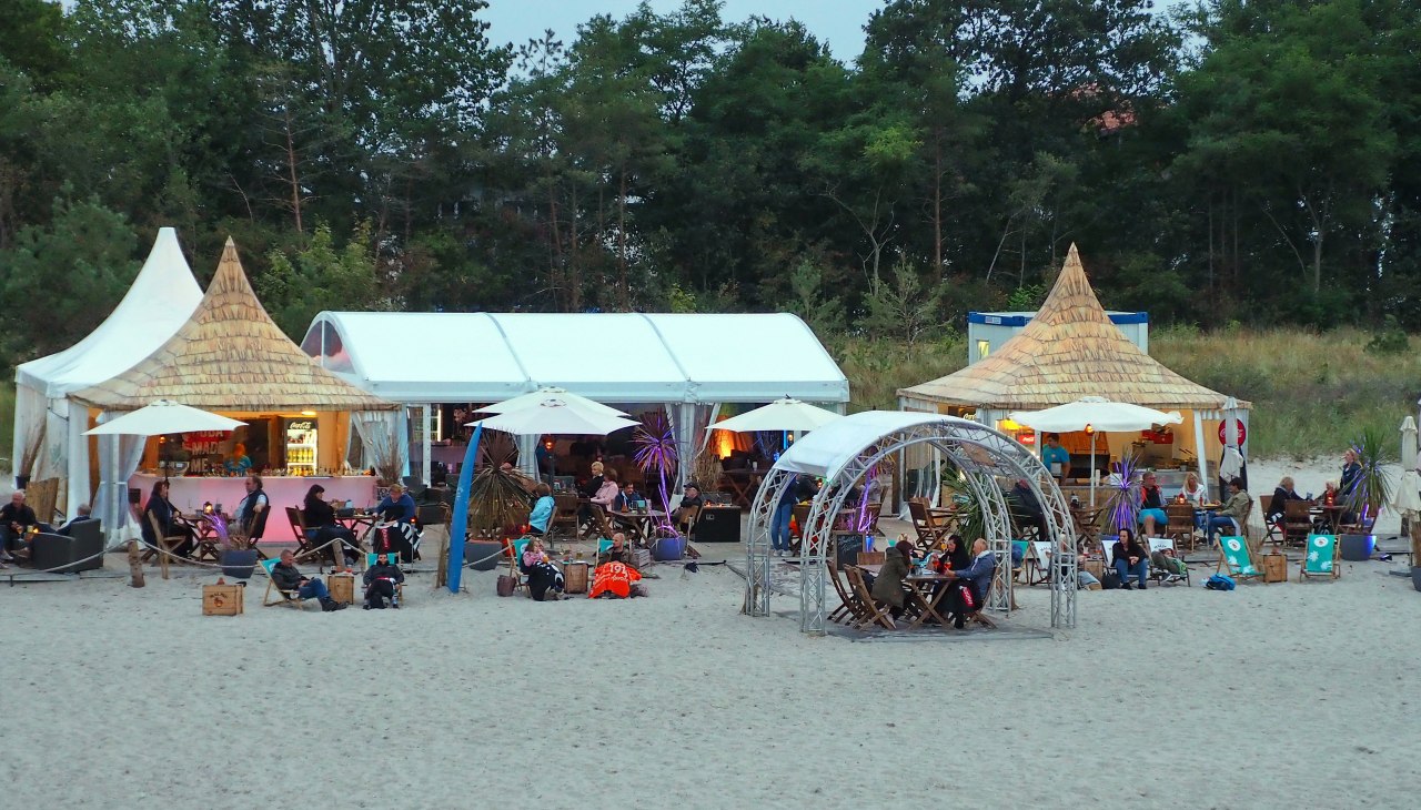 D&auml;mmerung in der Beach Lounge Boltenhagen, &copy; KV Boltenhagen