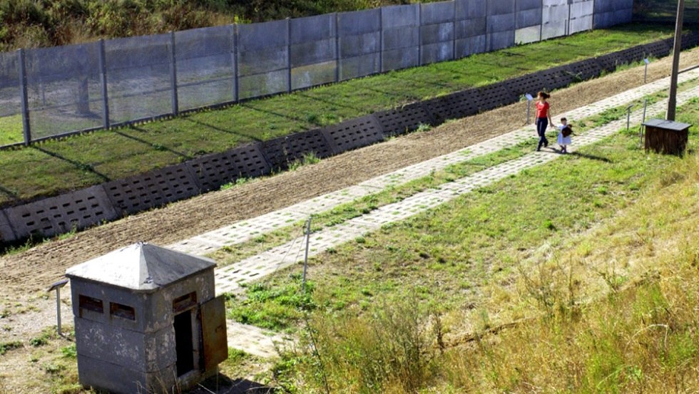 Die ehemalige Sperranlage des Grenzhuses gibt viele Einblicke in die jüngste Vergangenheit // © Politische Memoriale e.V. Die ehemalige Sperranlage des Grenzhuses gibt viele Einblicke in die jüngste Vergangenheit // © Politische Memoriale e.V.
