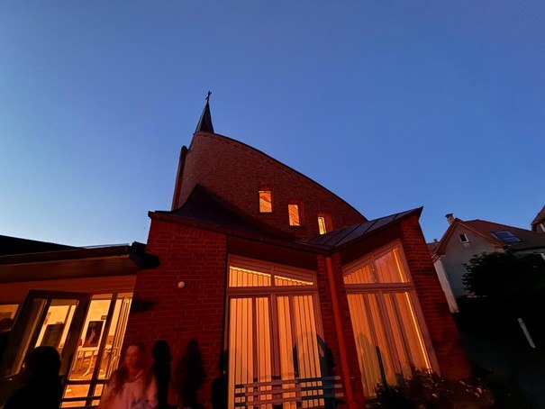 Die ehemalige katholische Kirche Dömitz, jetzt KADE (Kulturort an der Elbe) bietet einen Saal mit hervorragender Akustik. // © Sabine Schinkel Die ehemalige katholische Kirche Dömitz, jetzt KADE (Kulturort an der Elbe) bietet einen Saal mit hervorragender Akustik. // © Sabine Schinkel