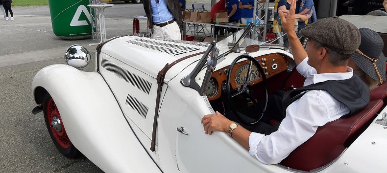 Oder mögen sie es eher sportlich? Hier ein Cabrio Hansa Sport 1,7 am Start, bei Sonnenschein ist die Ausfahrt ein Highlight. // © M. Brandt Oder mögen sie es eher sportlich? Hier ein Cabrio Hansa Sport 1,7 am Start, bei Sonnenschein ist die Ausfahrt ein Highlight. // © M. Brandt