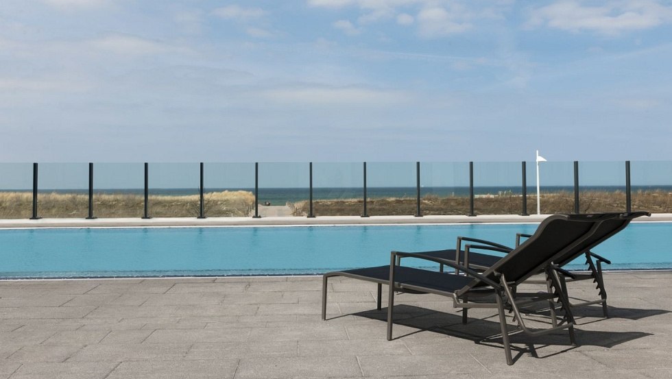 Infinity-Außenpool im a-ja Warnemünde. Das Resort. // © a-ja Resort Warnemünde Infinity-Außenpool im a-ja Warnemünde. Das Resort. // © a-ja Resort Warnemünde