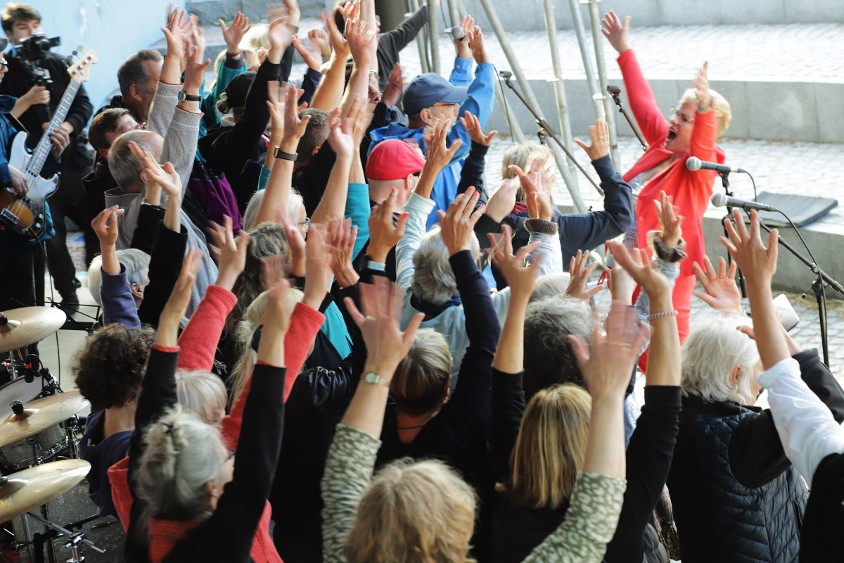 Blue Wave Singt · Blue Wave Festival · OPEN AIR, © Uwe Arens Blue Wave Singt · Blue Wave Festival · OPEN AIR, © Uwe Arens