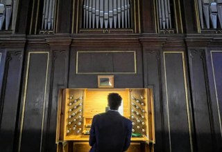 Musikalische Umrahmung der Veranstaltung durch das junge musikalische Naturtalent Jason Ruben // &copy; K&uuml;nstlerkolonie - die Nordlichter