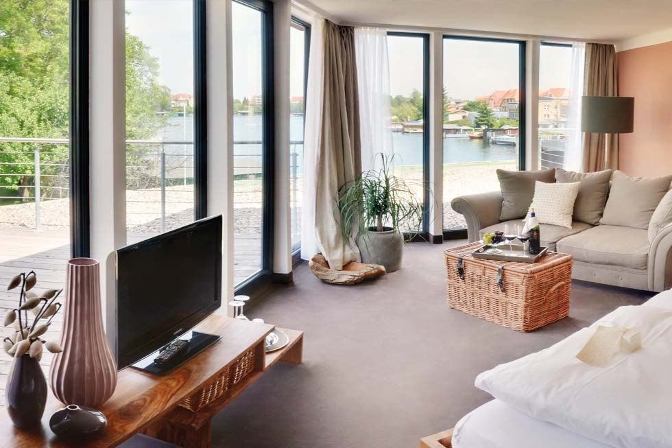 Stilvolle Studios, auf Wunsch mit märchenhaftem Seeblick // © Hotel Rosendomizil, Malchow Stilvolle Studios, auf Wunsch mit märchenhaftem Seeblick // © Hotel Rosendomizil, Malchow