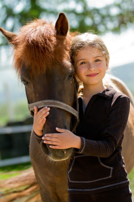 kind-und-pony_1, &copy; bernsteinreiter