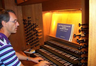 Alex Bergstedt an der Orgel // © Alex Bergstedt Alex Bergstedt an der Orgel // © Alex Bergstedt