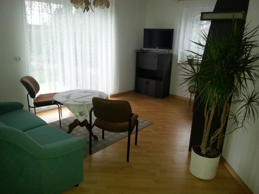 Ferienwohnung Erdgeschoss behindertengerecht, Dusche, Geschirrsp&uuml;ler, Grill, Herd, Microwelle,Kaffeeautomat, Wasserkocher Toaster usw, &copy; Ferienwohnung Erdgeschoss