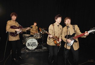 authentische Instrumente, stilechte Kostüme und eine energiegeladene Performance sorgen für ein einzigartiges Live-Erlebnis., © The Love Beatles authentische Instrumente, stilechte Kostüme und eine energiegeladene Performance sorgen für ein einzigartiges Live-Erlebnis., © The Love Beatles