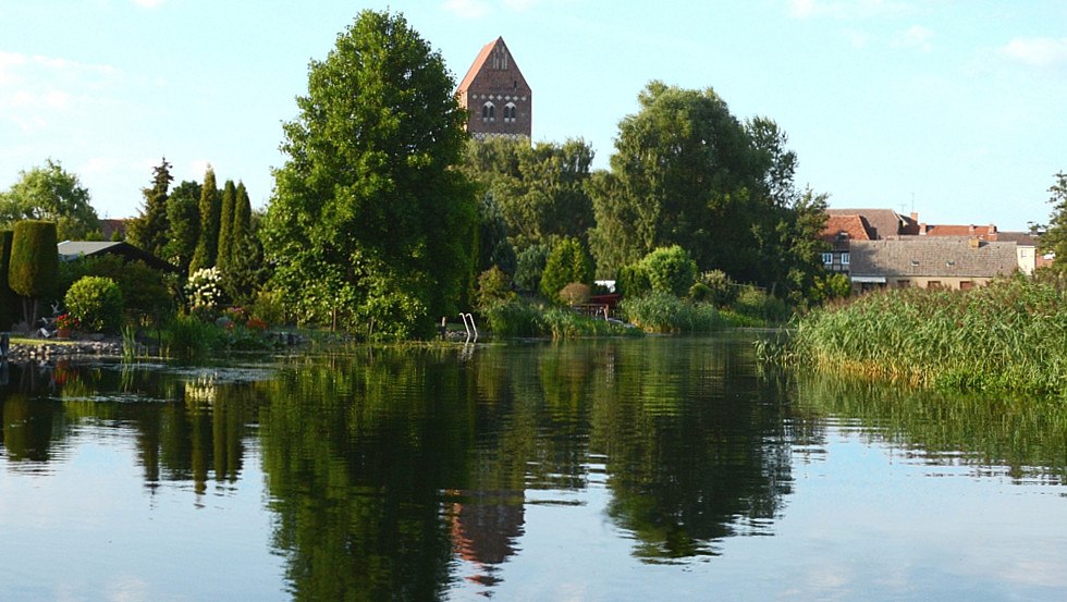 Die Kirche St. Marien in Parchim - Anfahrt von der Elde aus gesehen, © Tourismusverband Mecklenburg-Schwerin Die Kirche St. Marien in Parchim - Anfahrt von der Elde aus gesehen, © Tourismusverband Mecklenburg-Schwerin