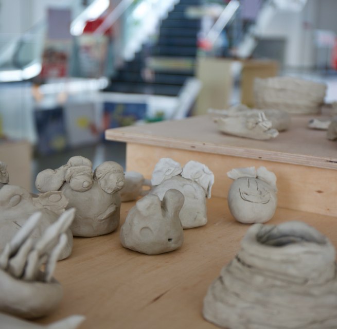 Ungebrannte Objekte aus Ton, &copy; Jugendkunstschule Vorpommern-R&uuml;gen e.V.