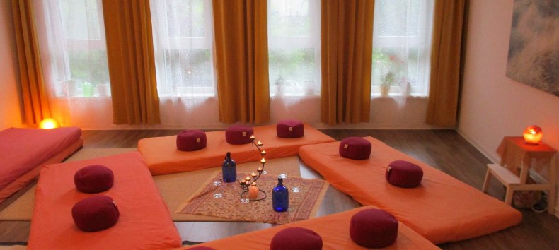 Mantren Singkreis Raum, &copy; Anett