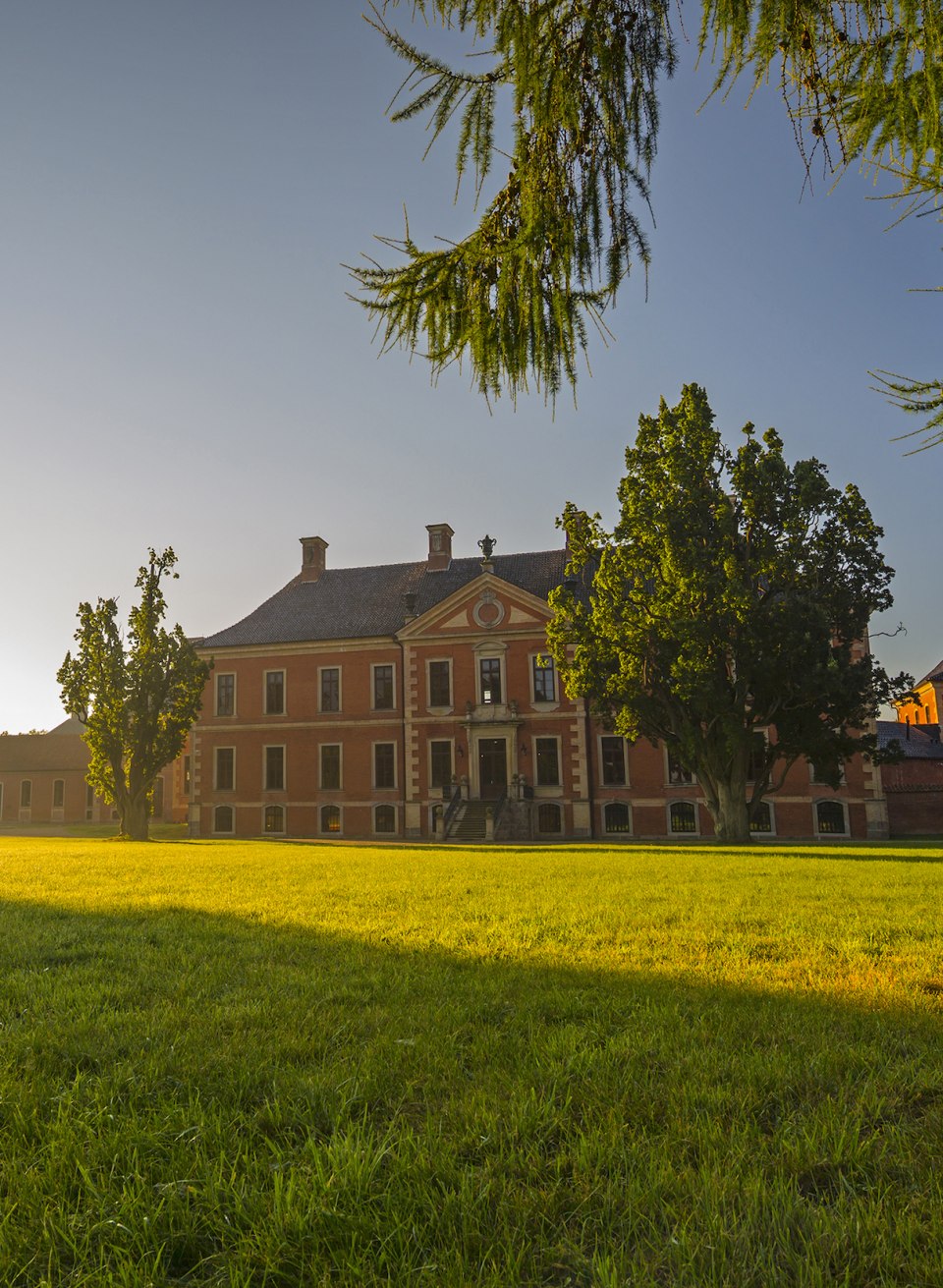 Schloss Bothmer beim Sonnenaufgang, © Allrich/SSGK M-V Schloss Bothmer beim Sonnenaufgang, © Allrich/SSGK M-V