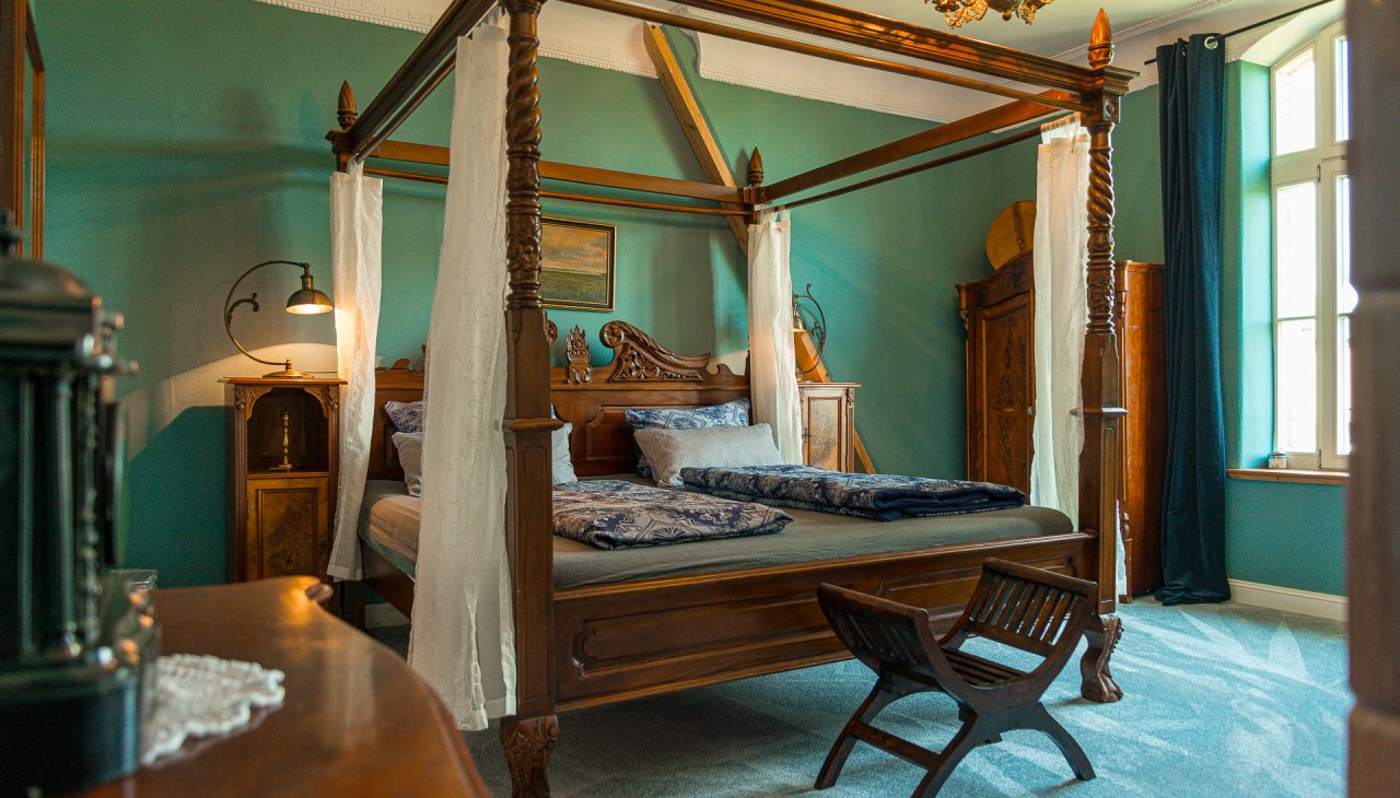 Luxus Suite, &copy; Neil Kilindo