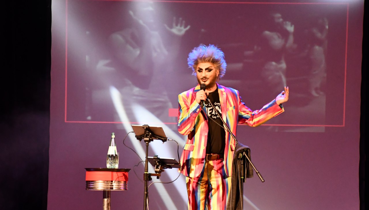 Kay Ray Comedy im Theater Schiefe Ebene Neustrelitz, © Theater Schiefe Ebene Kay Ray Comedy im Theater Schiefe Ebene Neustrelitz, © Theater Schiefe Ebene