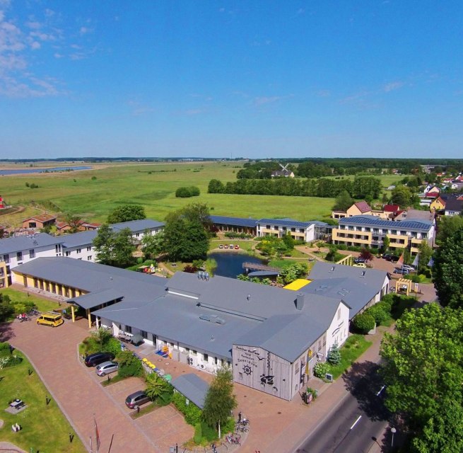 Luftaufnahme des Hotelareals // &copy; Familien Wellness Hotel Seeklause